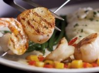 Brochettes de Saint-Jacques à la citronnelle et au gingembre