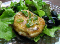 Salade de chèvre chaud sur une tartine de pain