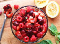 Salade de fruits rouges (fraises, myrtilles, framboises)