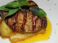 Foie gras poêlé et pommes caramélisées