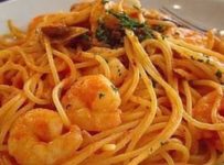 Spaghetti et crevettes sautées : rapide et savoureux