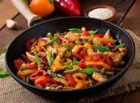 Bœuf sauté aux poivrons et graines de sésame